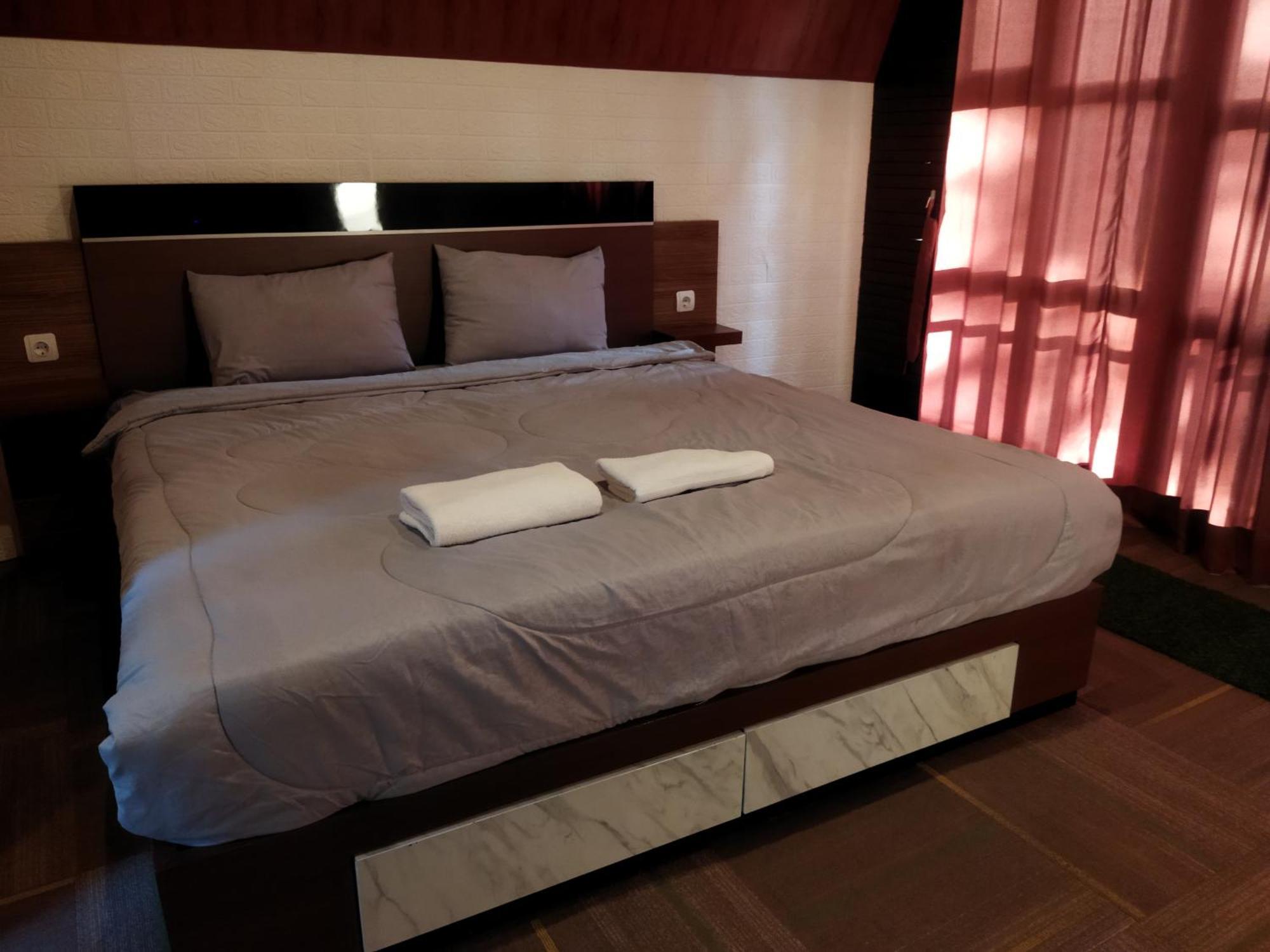 Pijar Resort Powered By Cocotel Kudus Rum bild